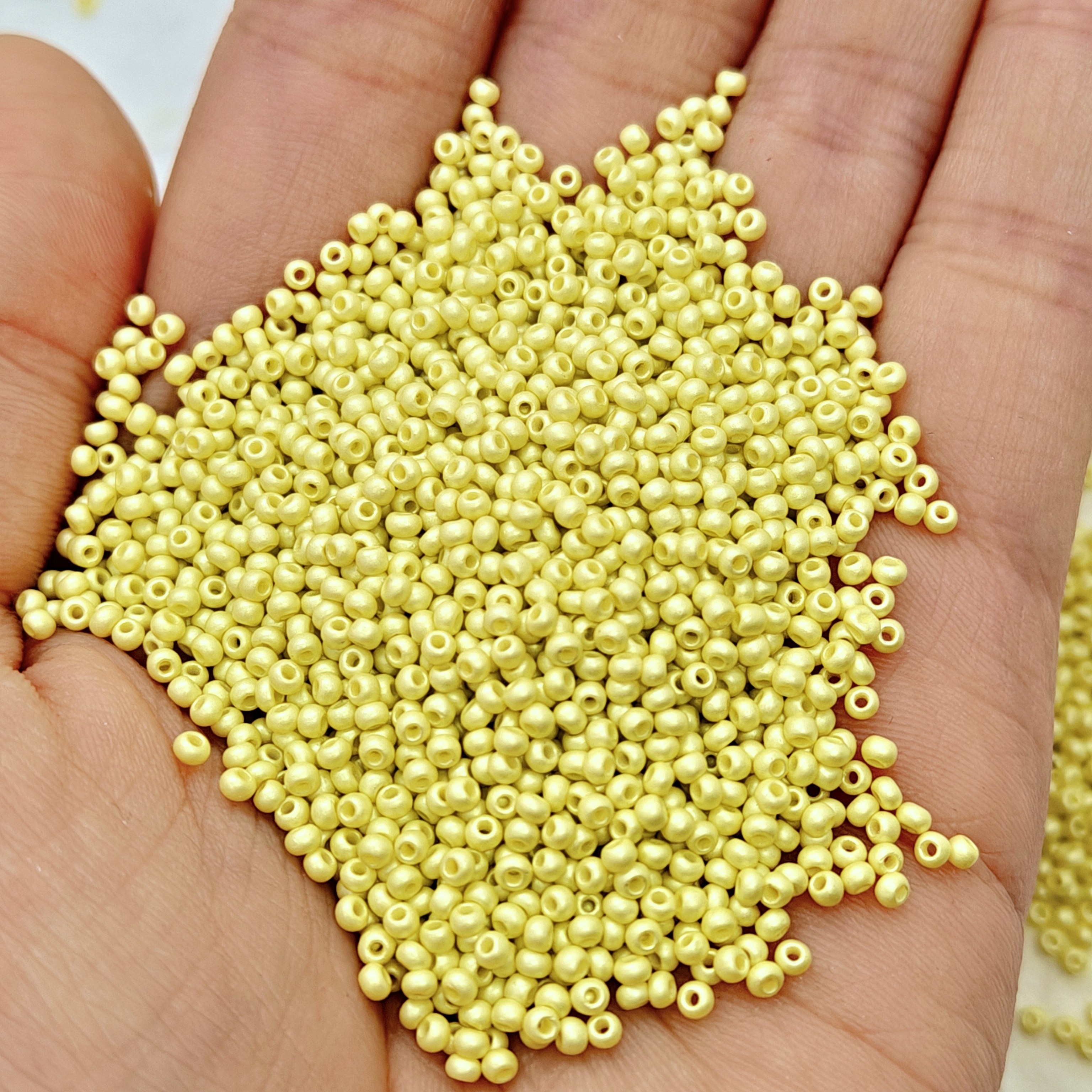 600pcs Round Glossy Glass Seed Beads for Jewelry Making